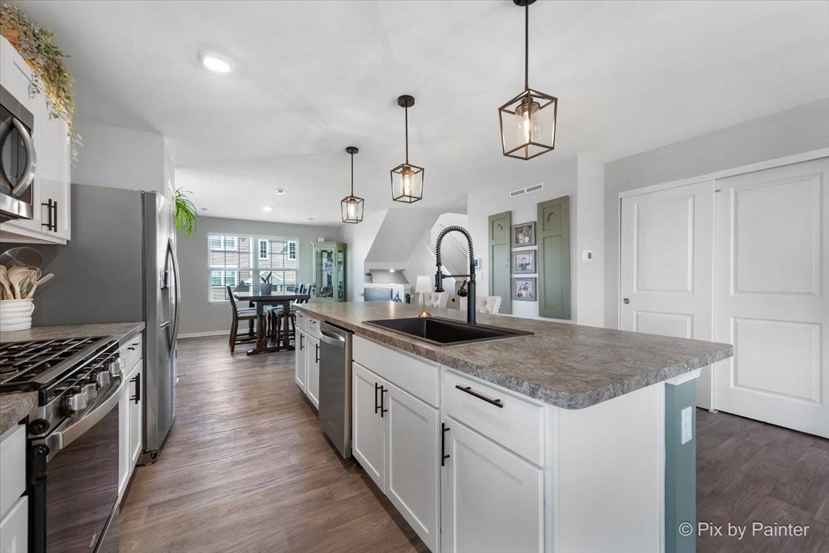 Hampshire, IL 60140,864 Briar Glen CT