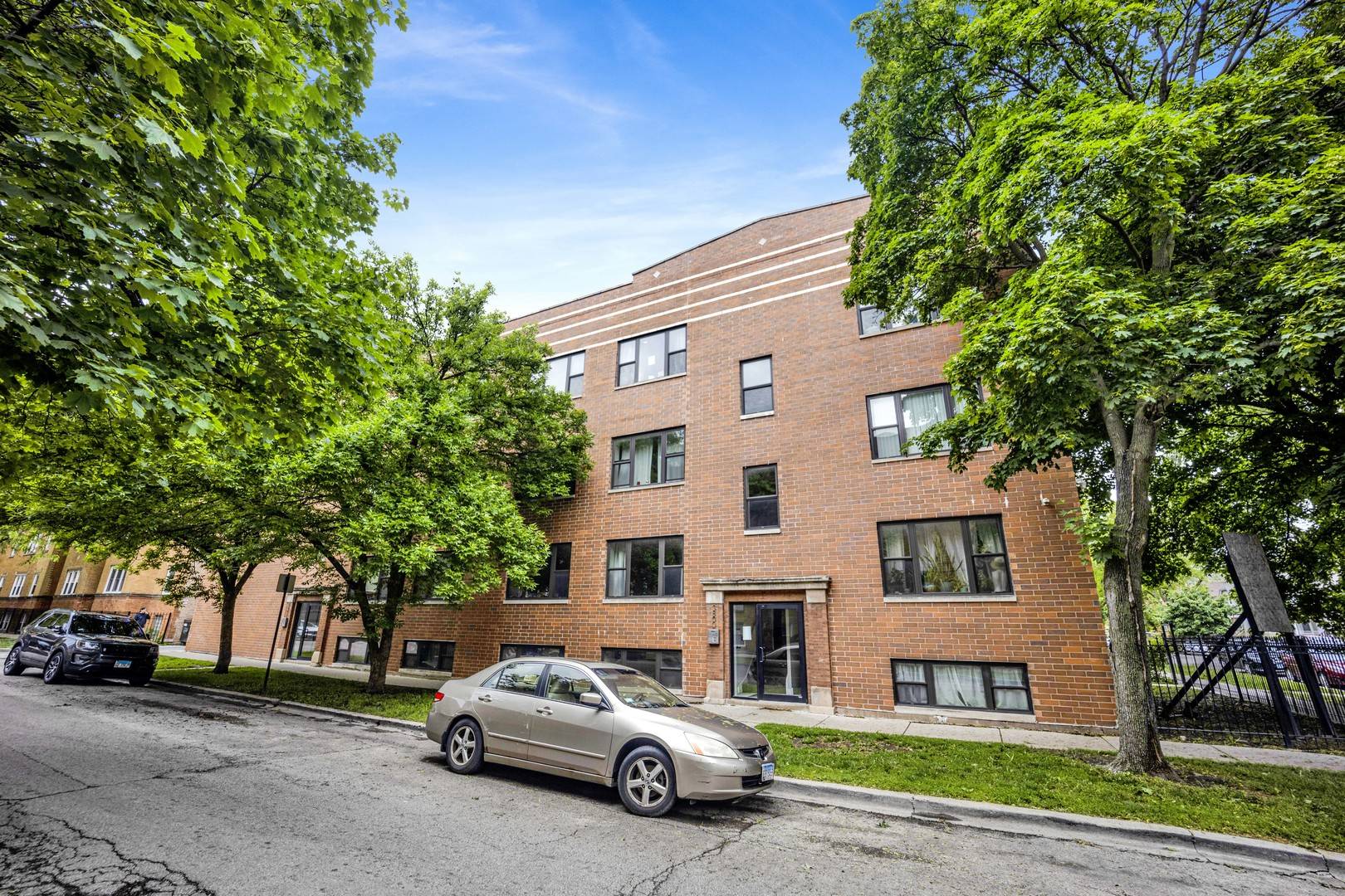 Chicago, IL 60647,3800 W Altgeld ST #103