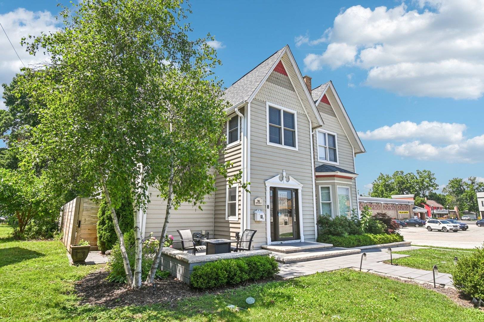 Grayslake, IL 60030,30 S Slusser ST