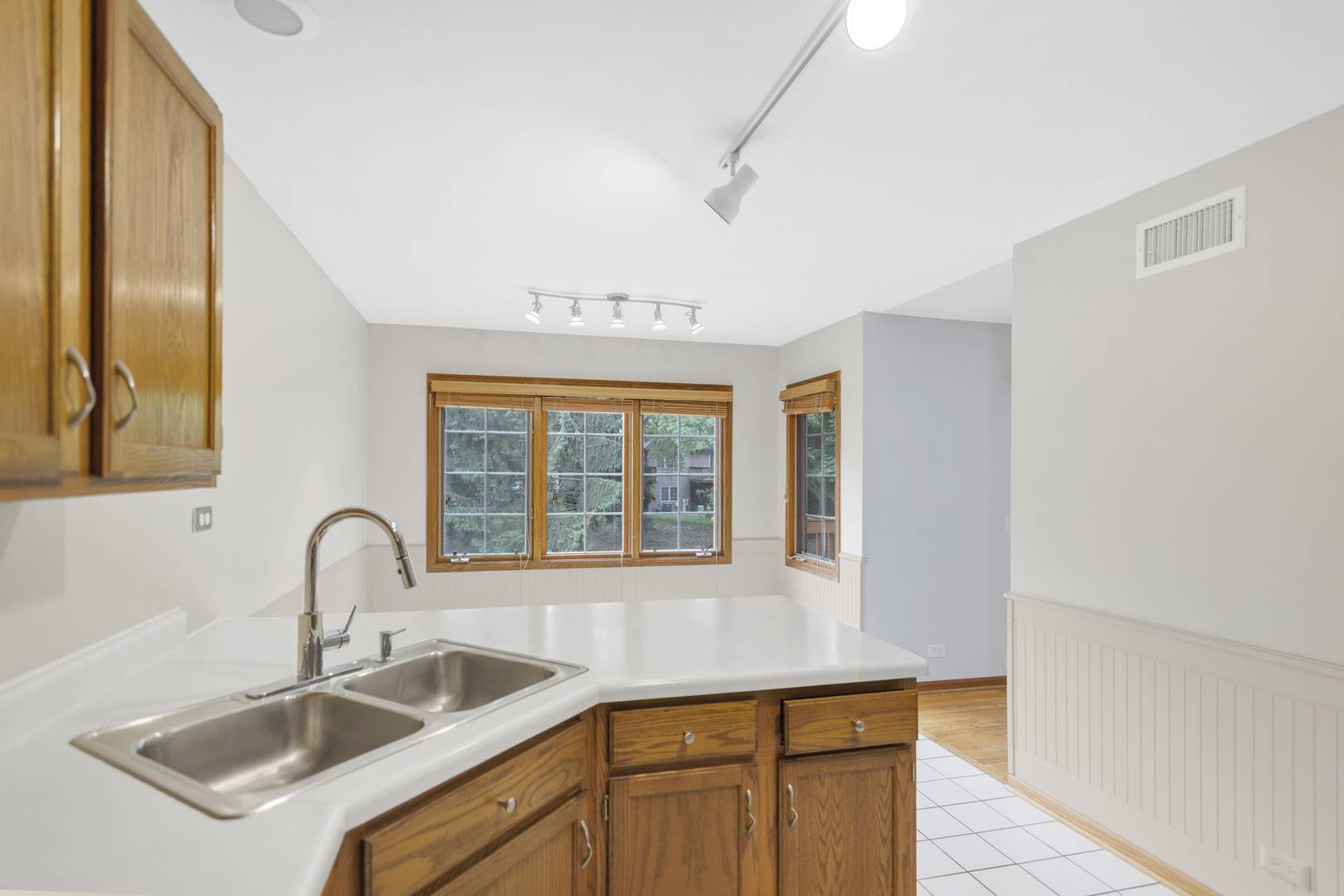 Elgin, IL 60123,924 Millcreek CIR