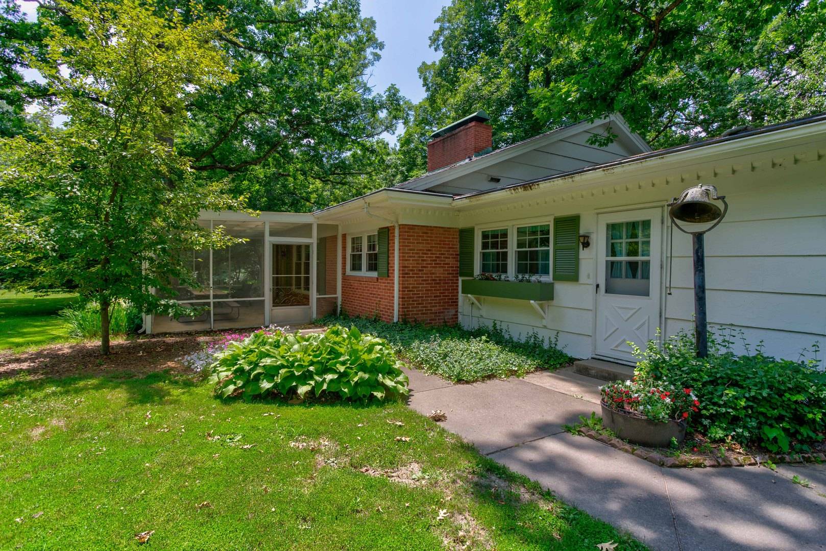 Camargo, IL 61919,977 N County Road 1500