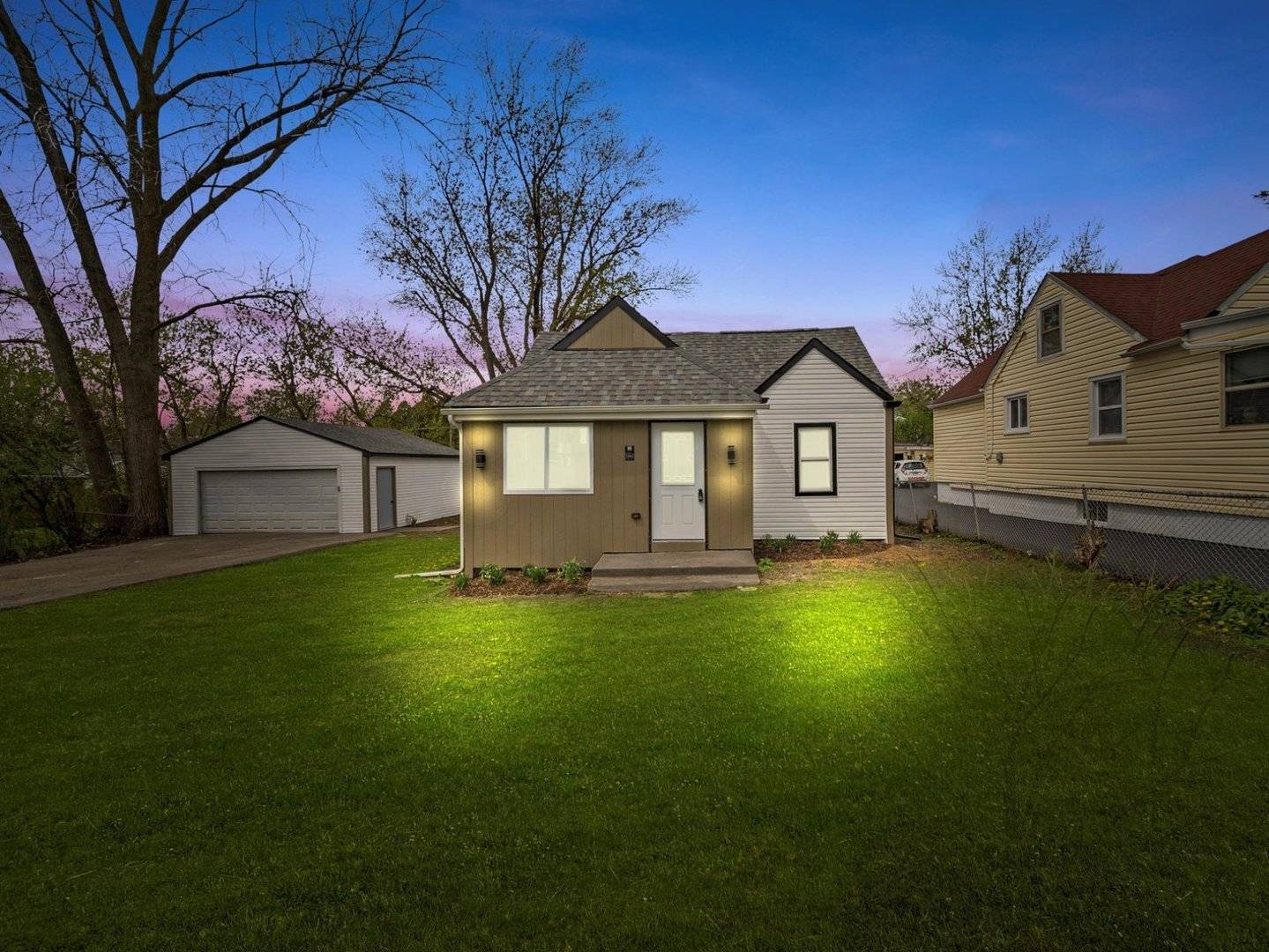 Round Lake Beach, IL 60073,1326 N Poplar AVE