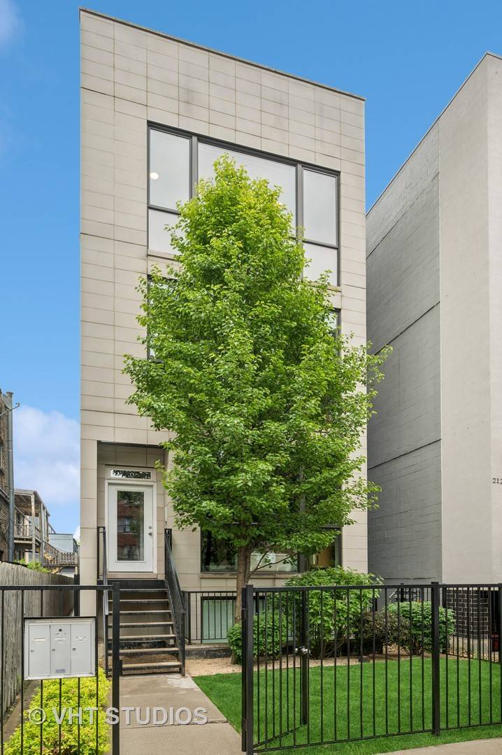 Chicago, IL 60647,2125 N Mozart ST #3