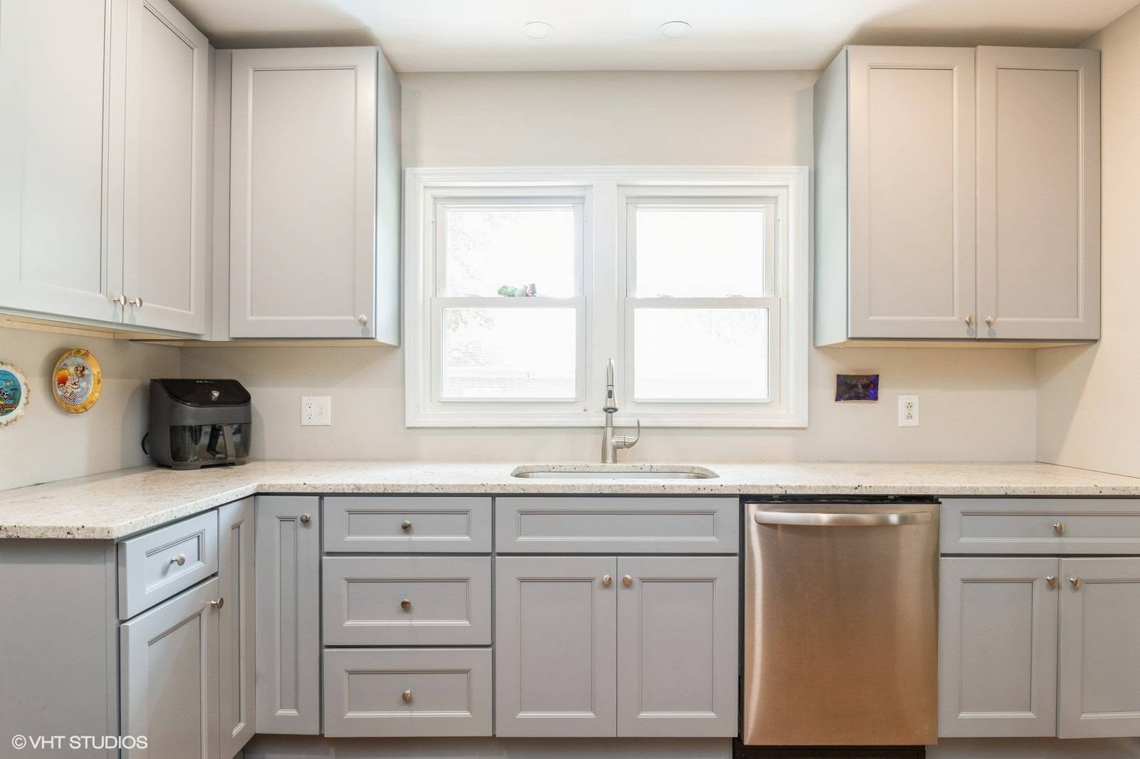 Woodstock, IL 60098,902 Bunker ST