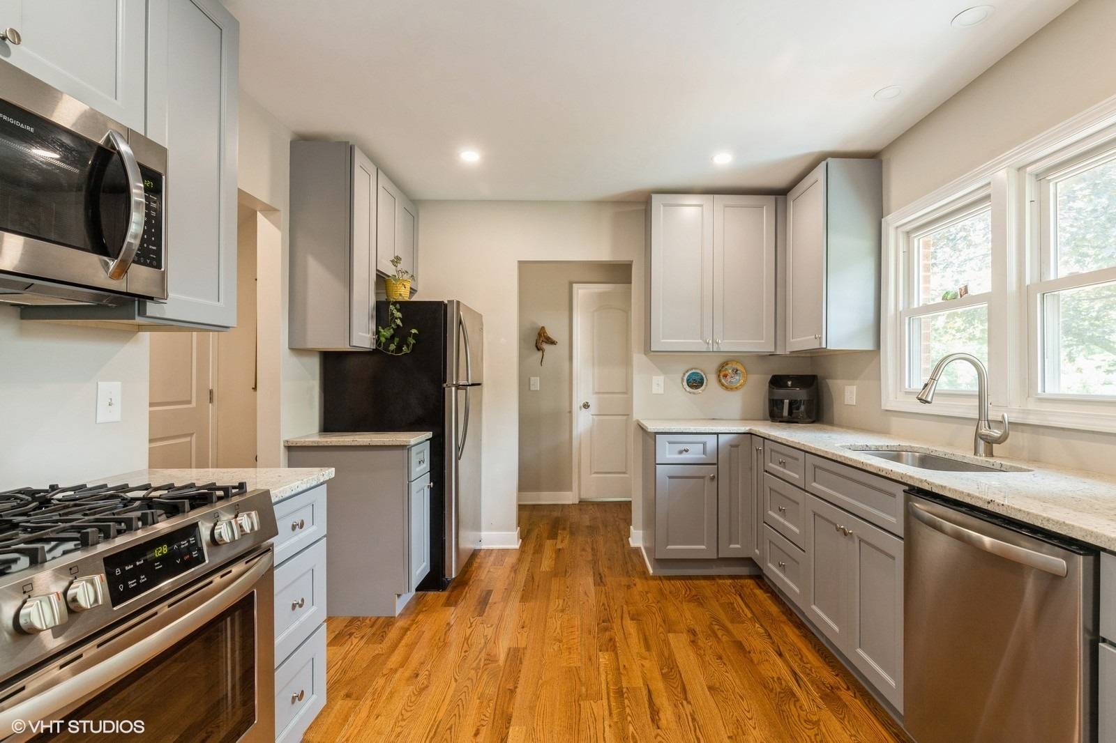 Woodstock, IL 60098,902 Bunker ST