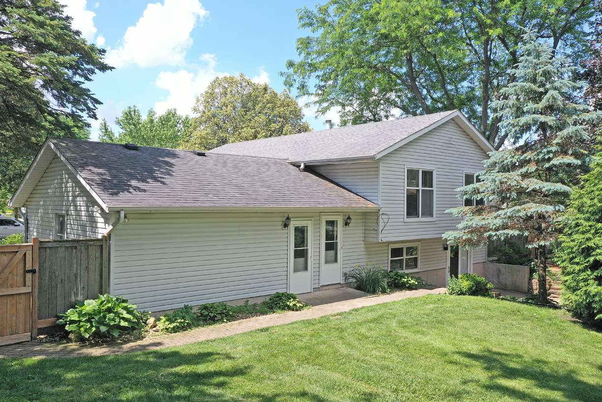 Crystal Lake, IL 60012,597 Kimer CT