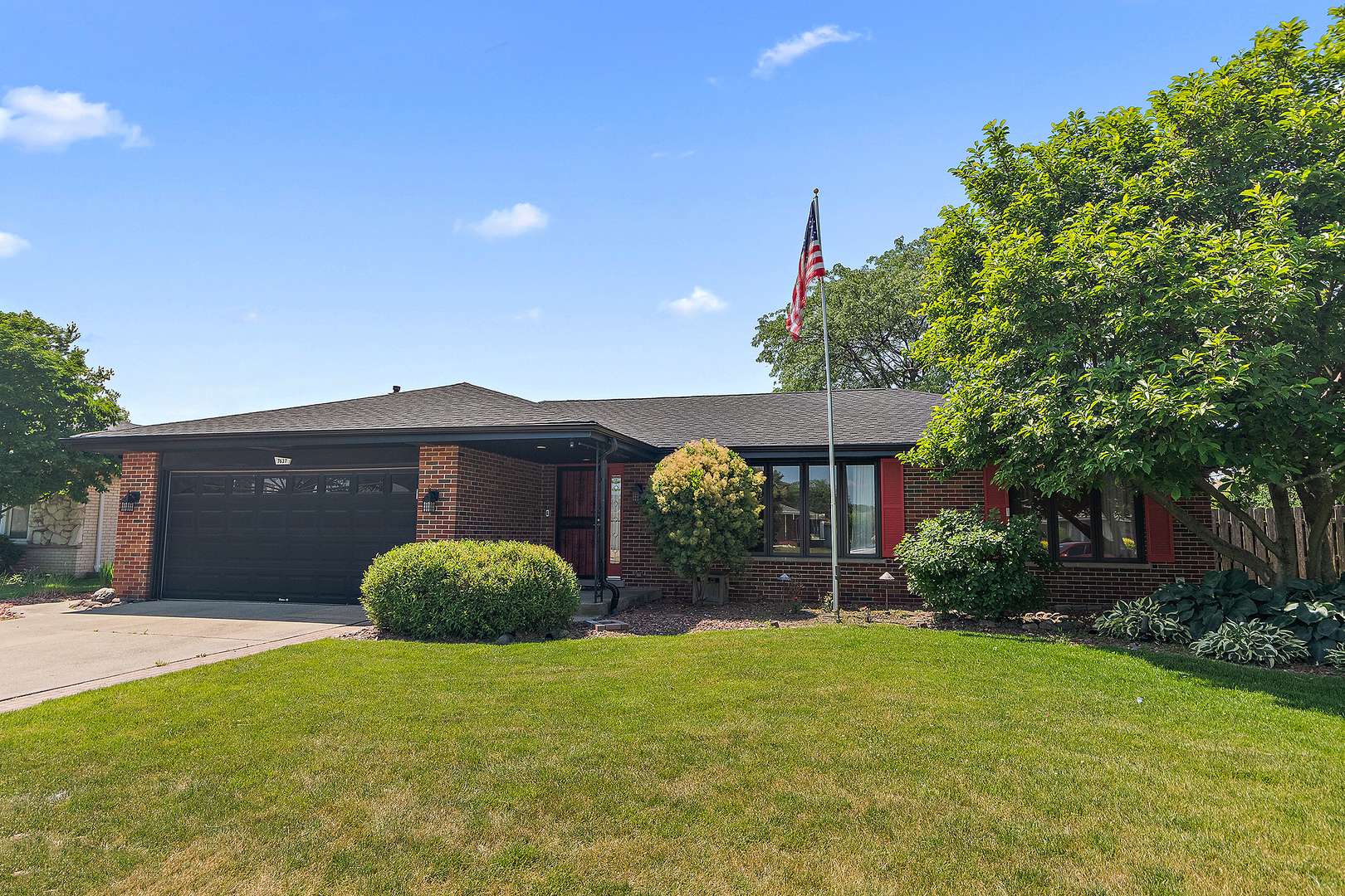 Orland Park, IL 60462,7637 Sequoia CT