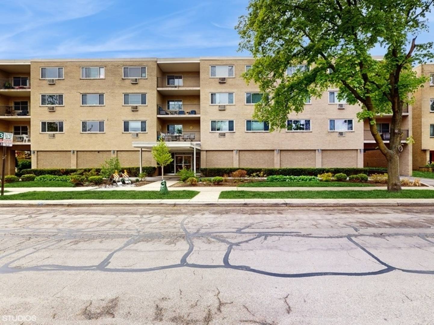 Oak Park, IL 60302,425 Home AVE #3H