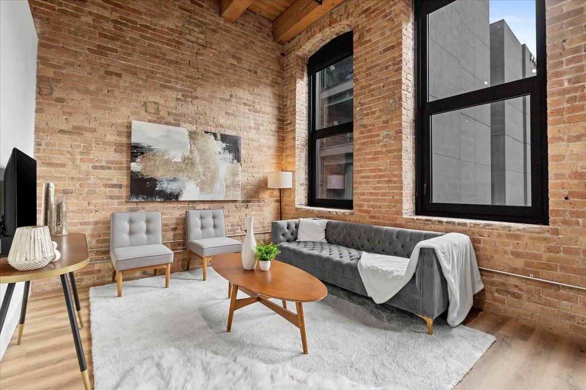 Chicago, IL 60654,153 W Ohio ST #403
