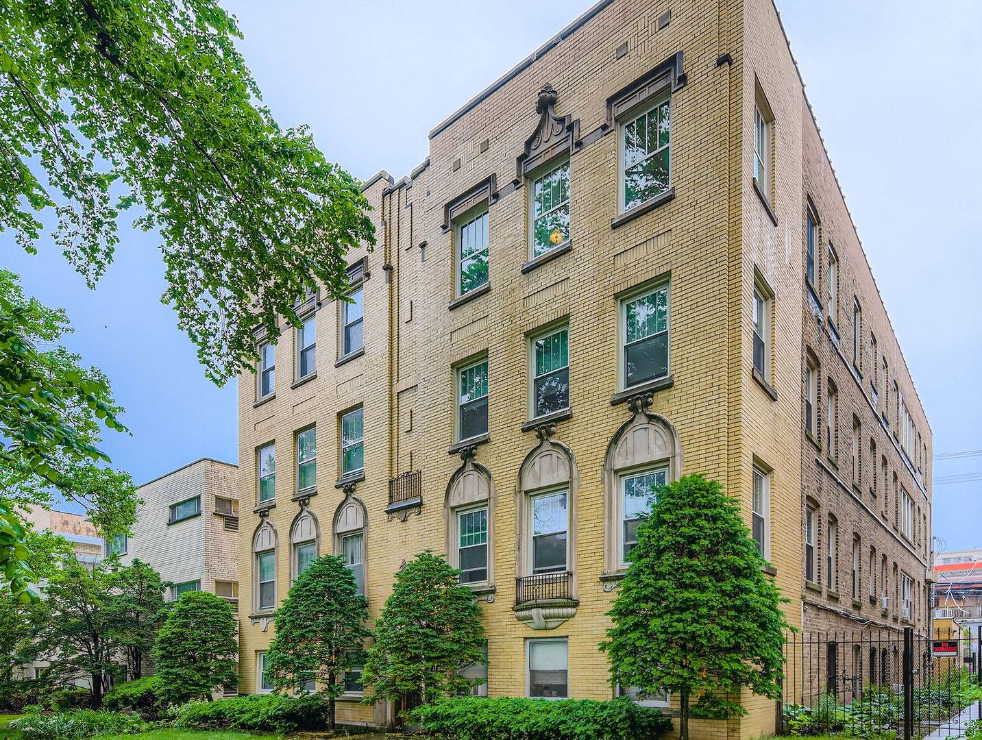 Evanston, IL 60202,814 Dobson ST #3W