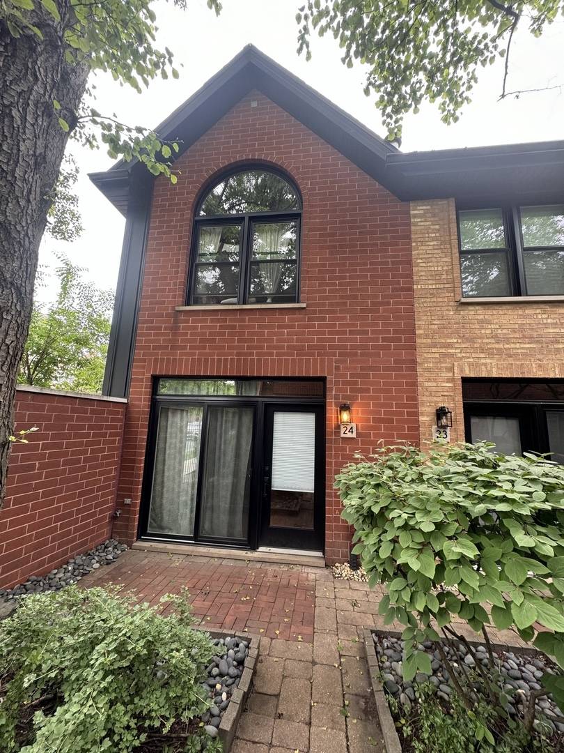 Chicago, IL 60614,1801 W Diversey Pkwy #24
