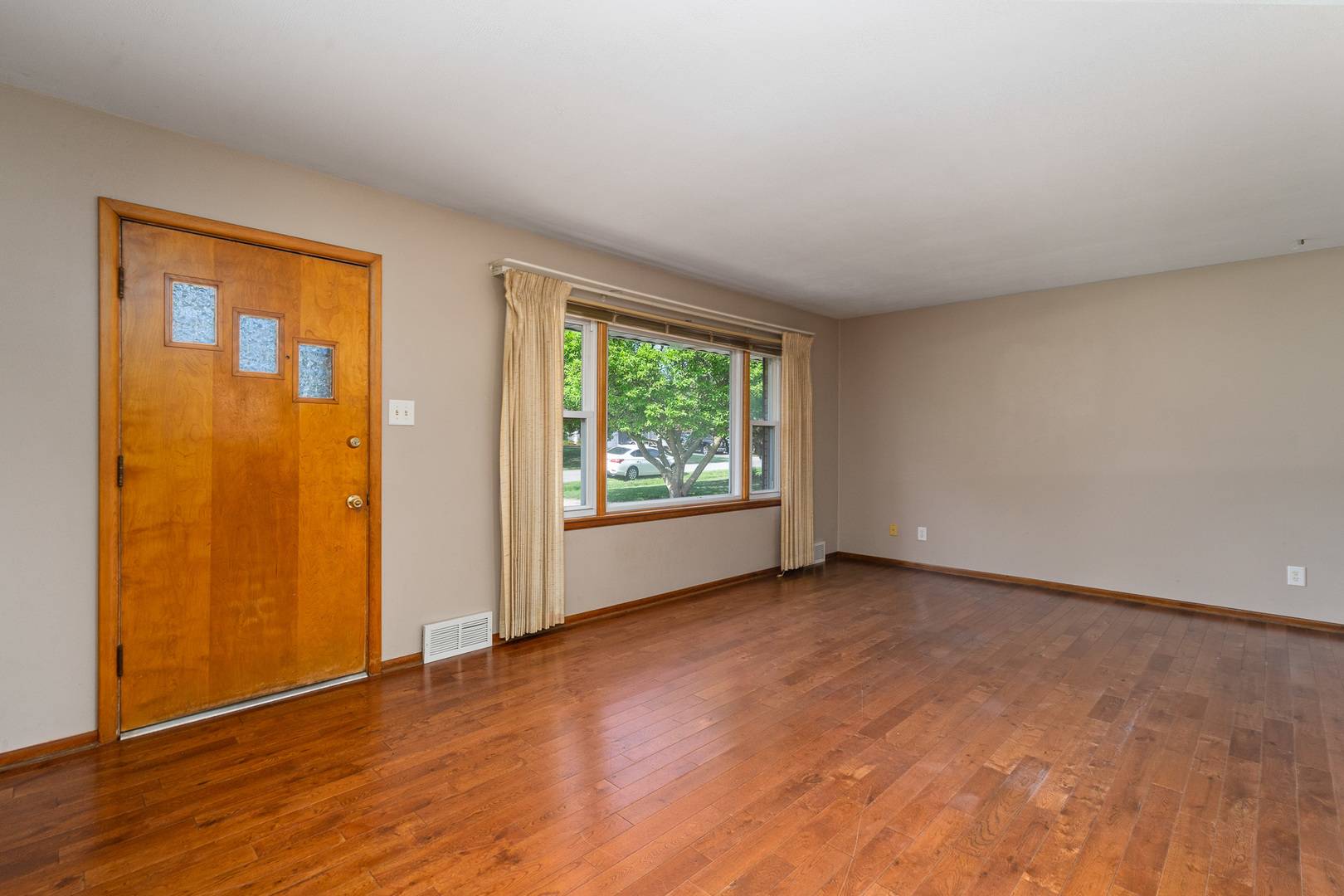 Lockport, IL 60441,935 E 1st ST