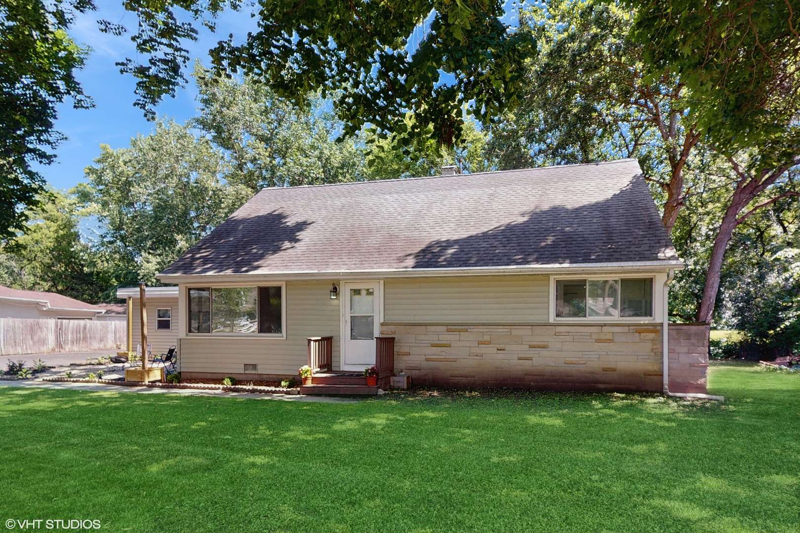 Libertyville, IL 60048,16051 W Des Plaines DR