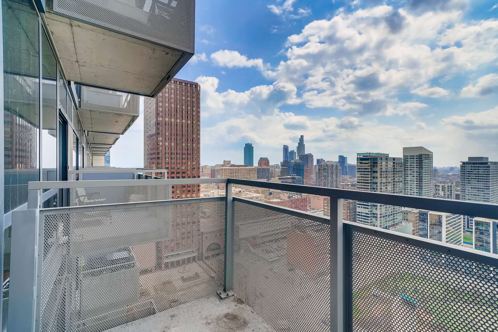 Chicago, IL 60607,235 W Van Buren ST #2911