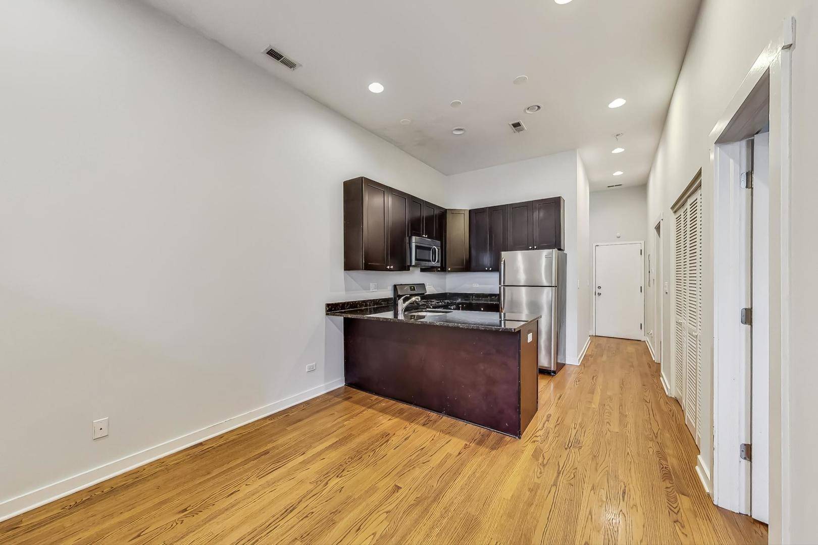 Chicago, IL 60622,1645 W Huron ST #3R