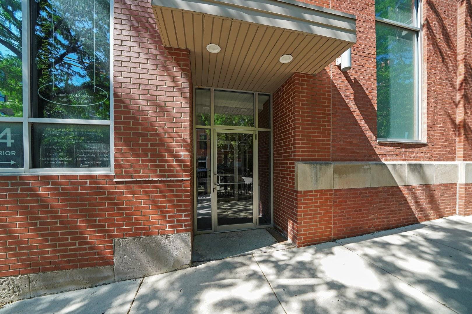 Chicago, IL 60642,824 W Superior ST #303