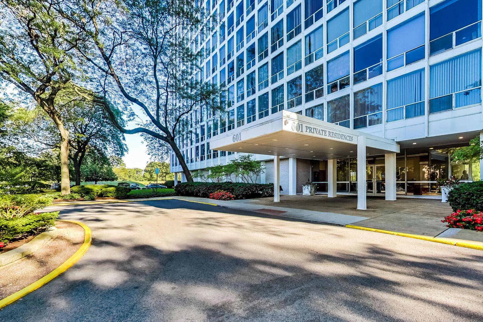 Chicago, IL 60616,601 E 32nd ST #210