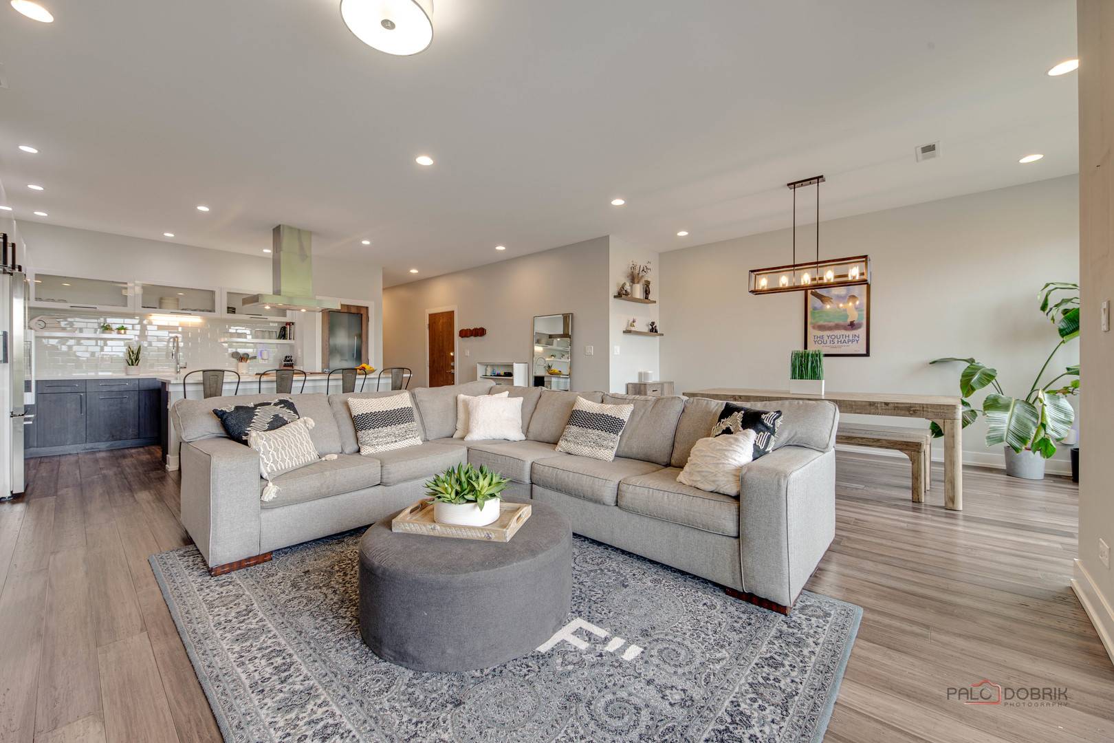 Chicago, IL 60618,2860 N MILWAUKEE AVE #2S