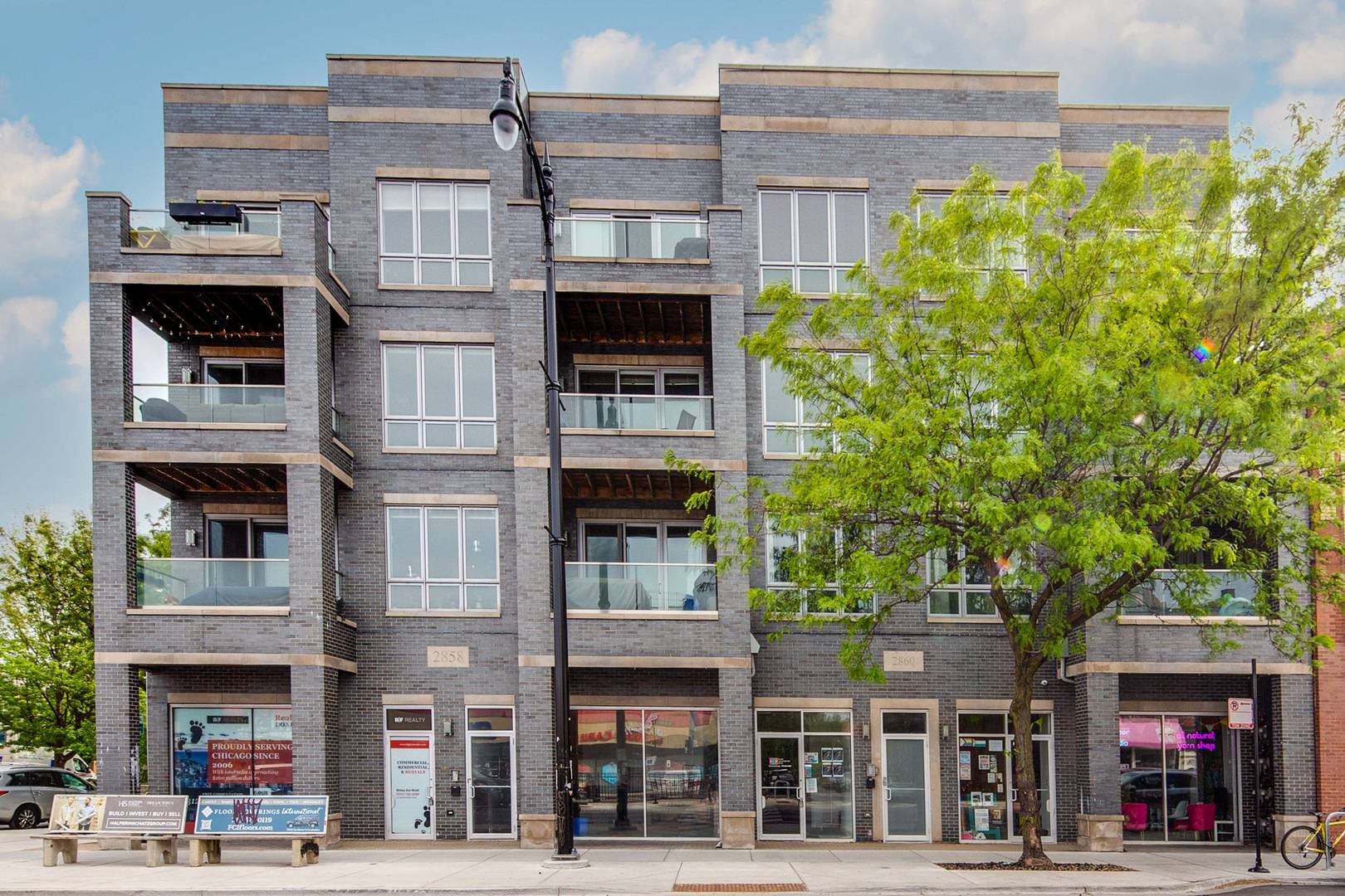 Chicago, IL 60618,2860 N MILWAUKEE AVE #2S