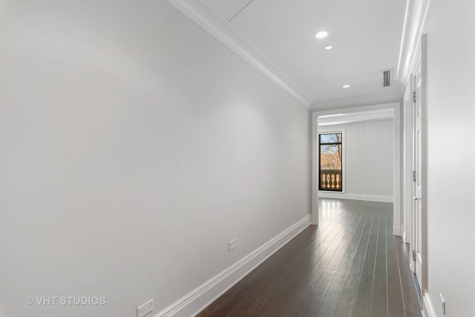 Chicago, IL 60614,2550 N Lakeview AVE #N204