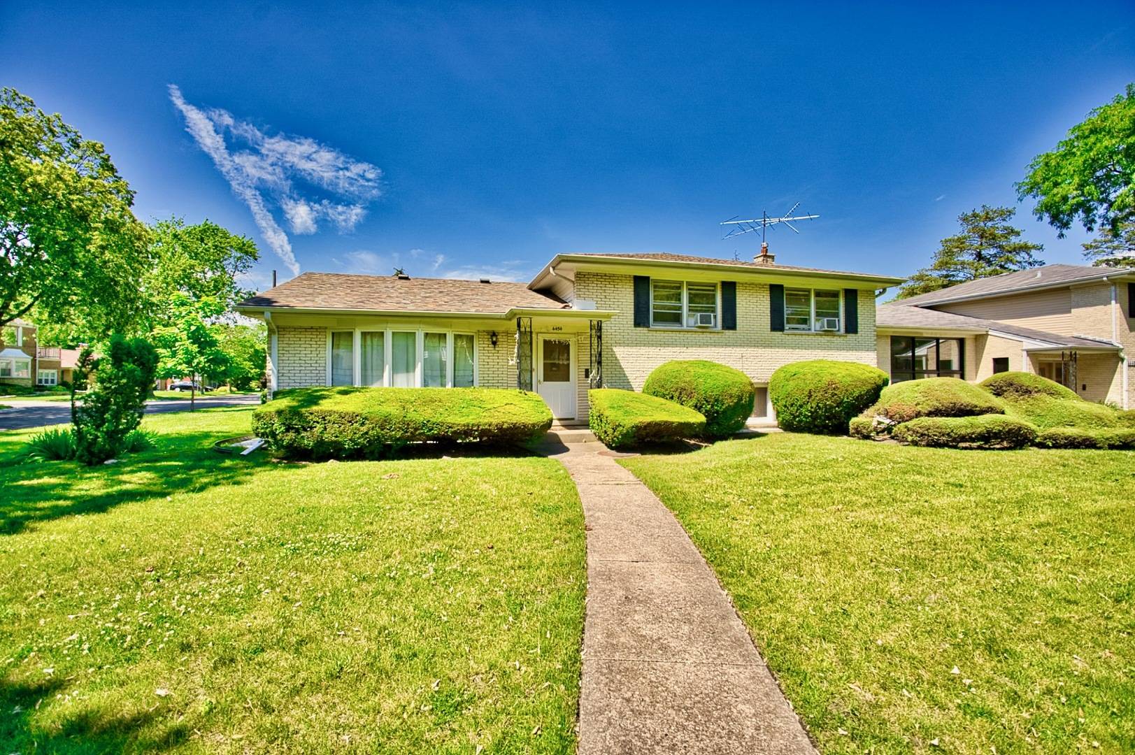 Skokie, IL 60076,4454 Concord LN