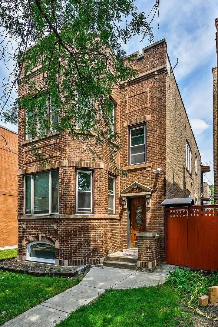 Chicago, IL 60618,4249 N Francisco AVE #G