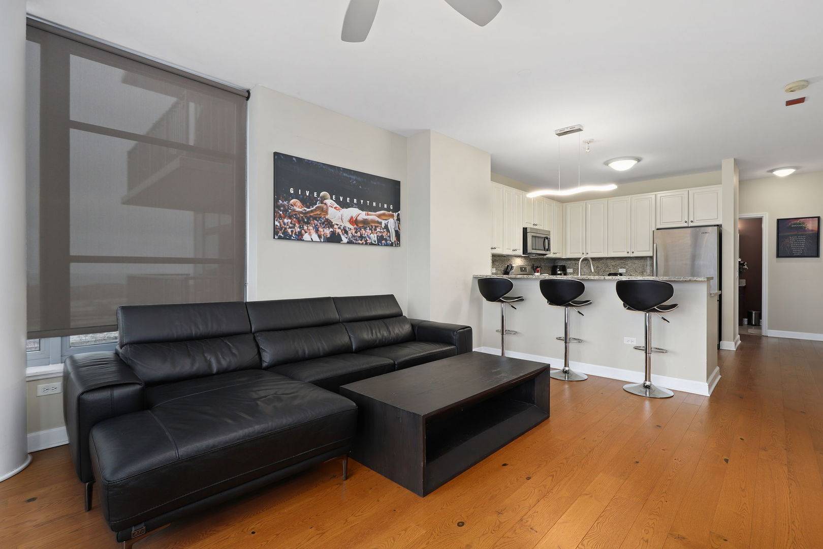 Chicago, IL 60616,1600 S Prairie AVE #1204