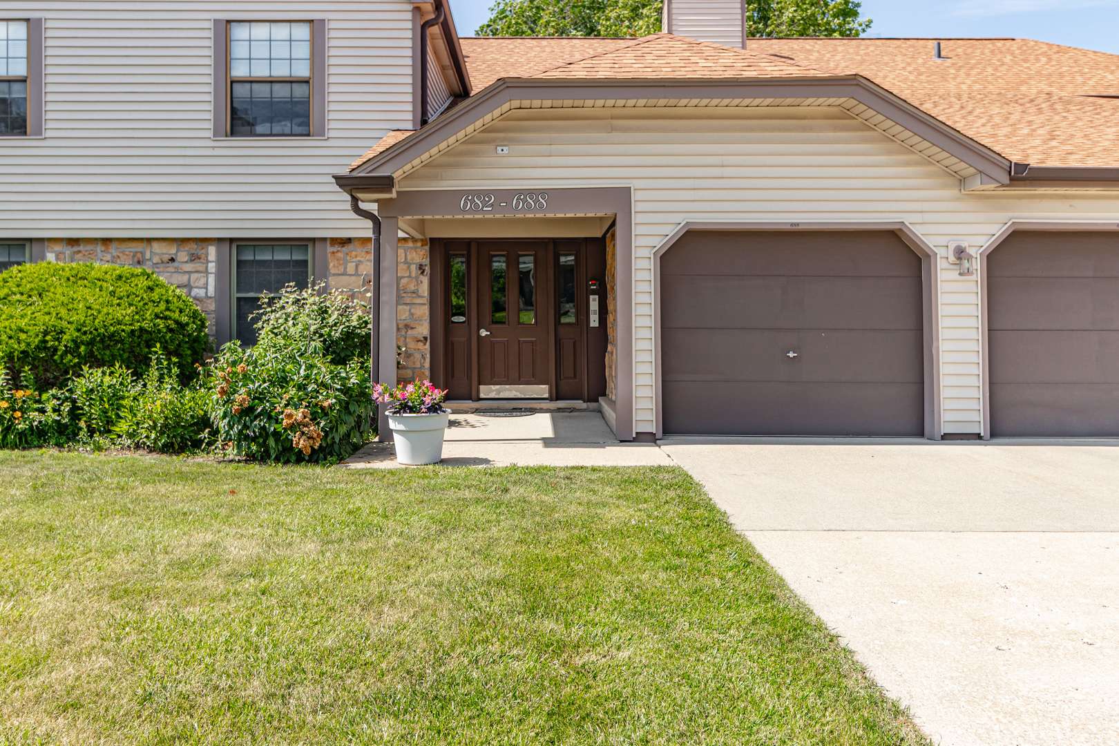 Buffalo Grove, IL 60089,686 HAPSFIELD LN #686
