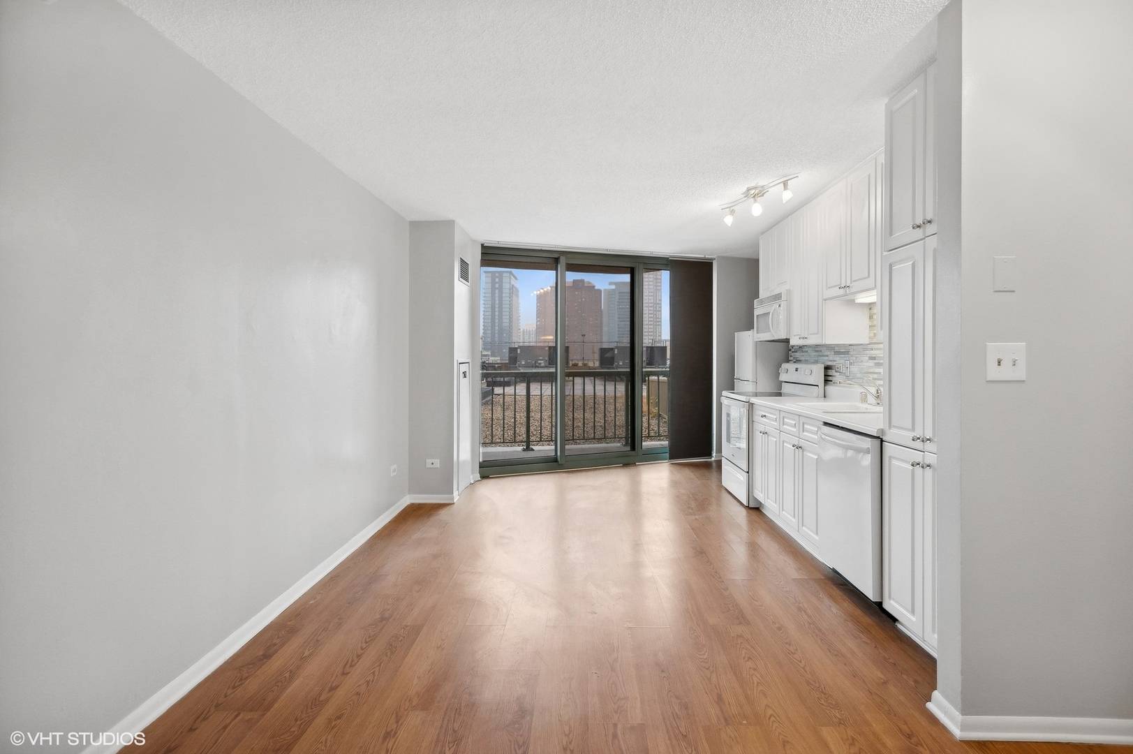 Chicago, IL 60610,111 W MAPLE ST #812