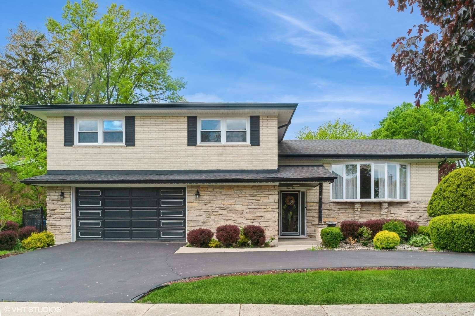 Mount Prospect, IL 60056,910 S Waverly AVE
