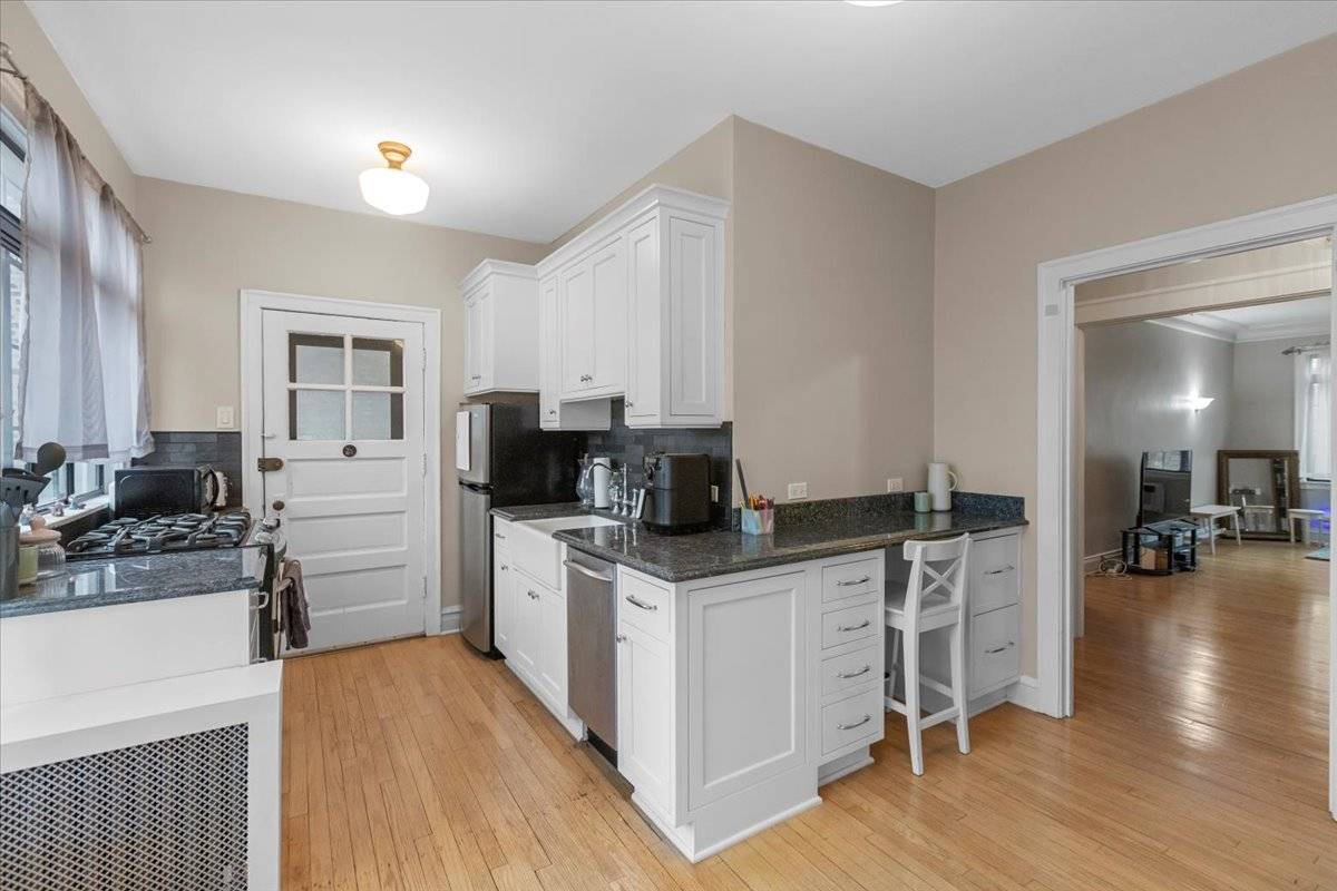 Evanston, IL 60201,730 NOYES ST #K3