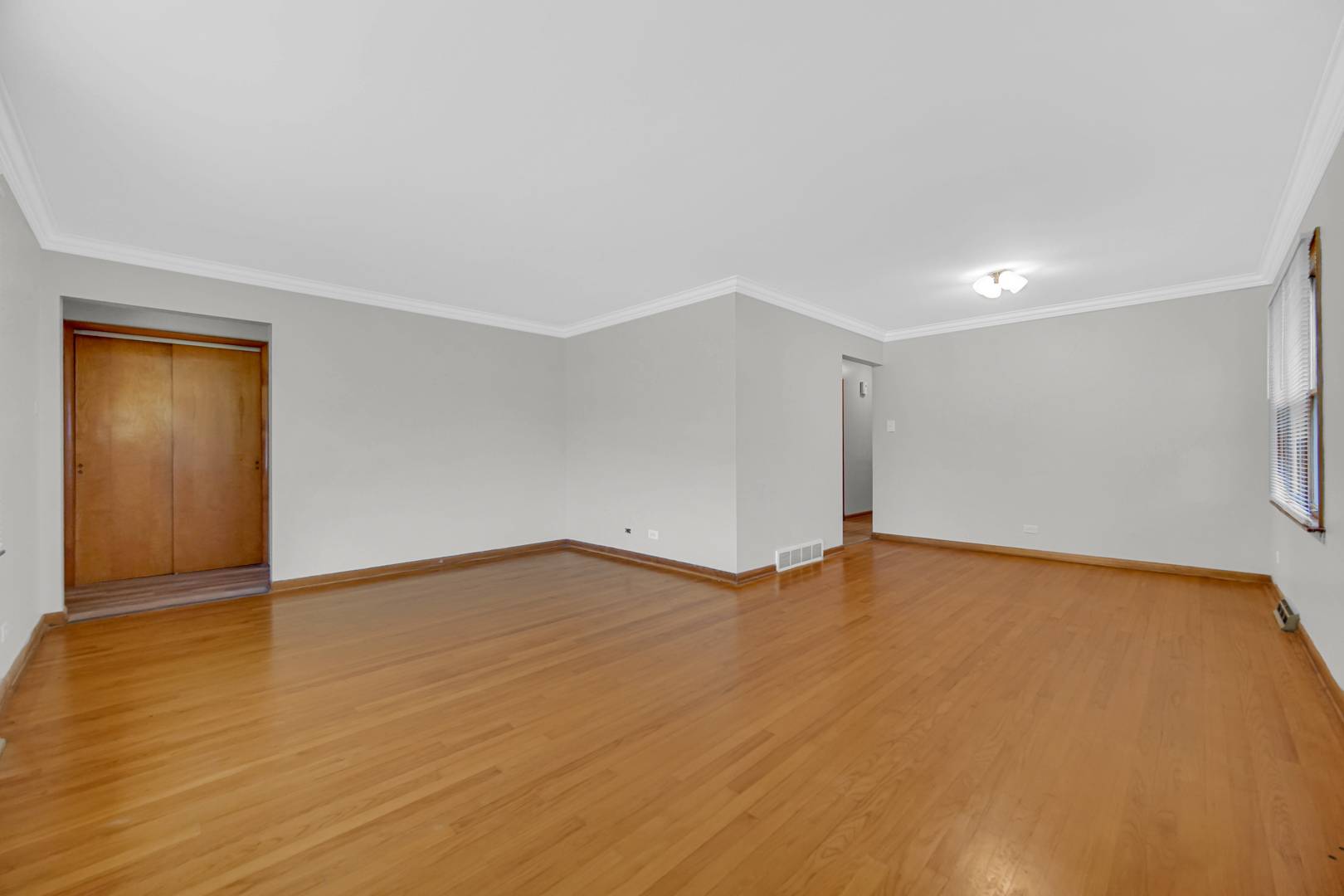 Lansing, IL 60438,2621 Ridge RD