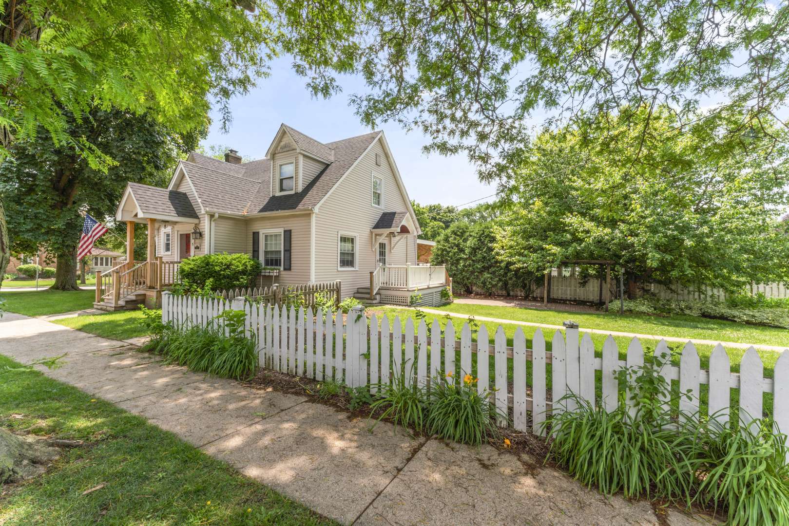 Arlington Heights, IL 60005,5 W South ST