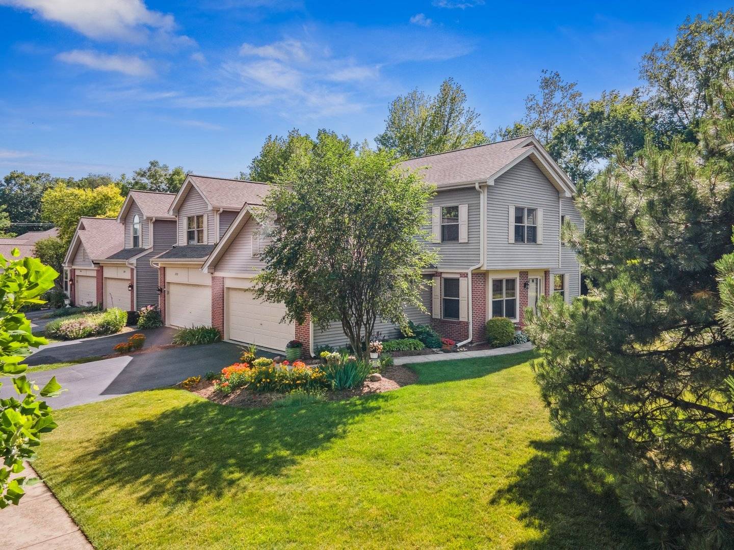West Chicago, IL 60185,220 Woodboro DR