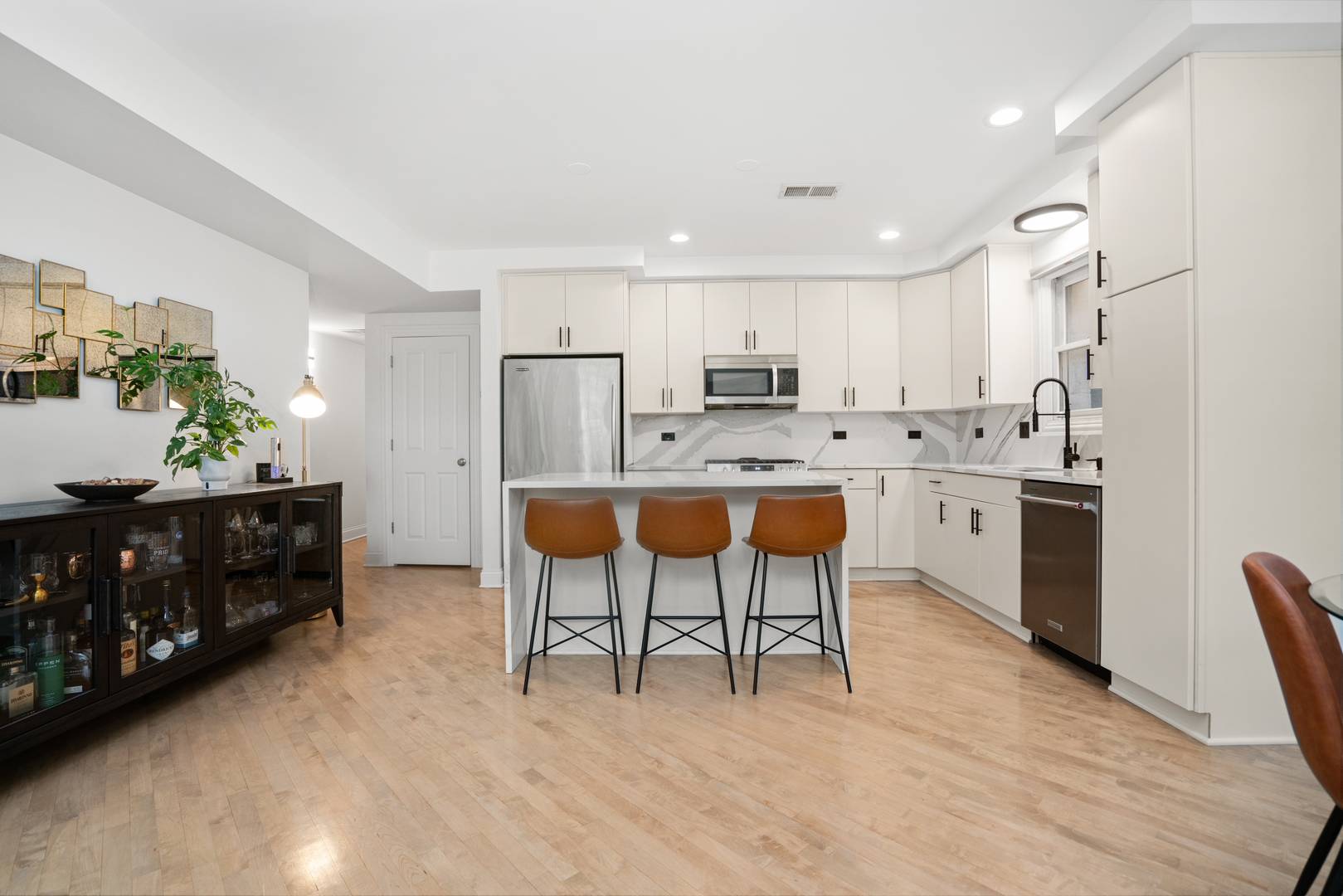 Chicago, IL 60622,1225 N Paulina ST #3S