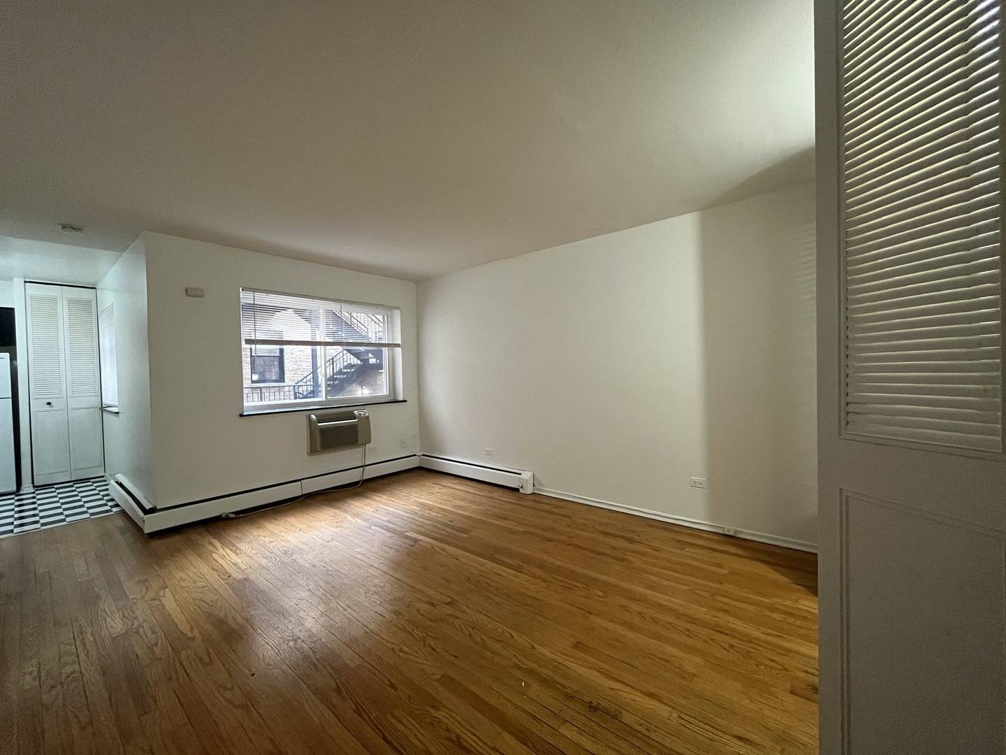 Chicago, IL 60613,736 W Buena AVE #305