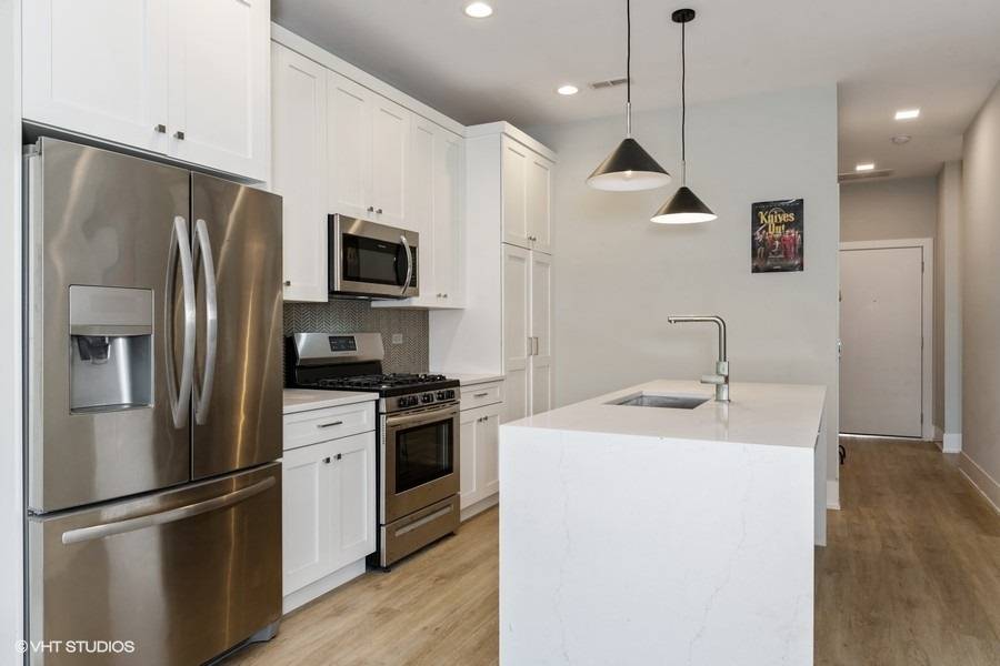 Chicago, IL 60613,1924 W Byron ST #302