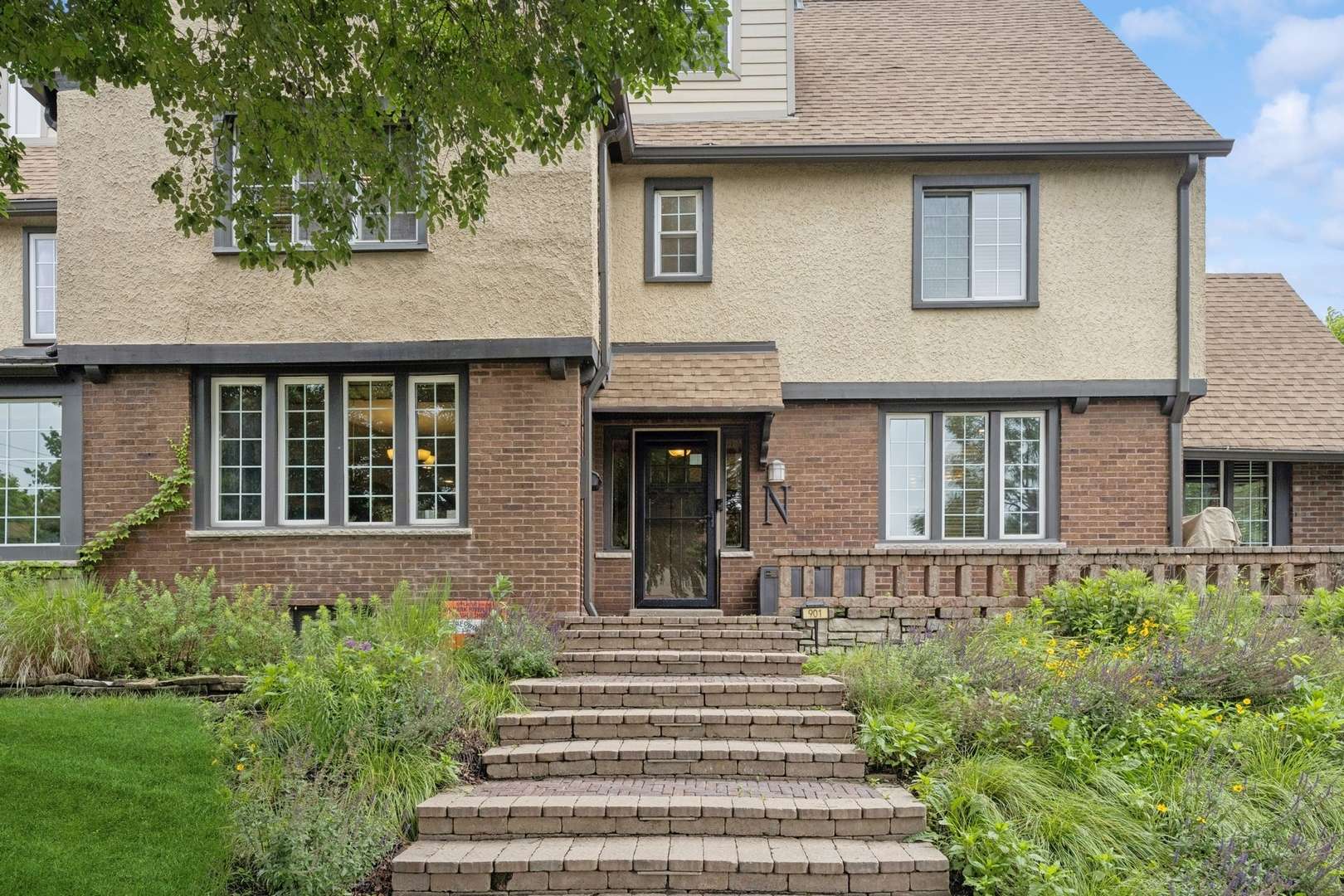 Oak Park, IL 60302,901 N East AVE