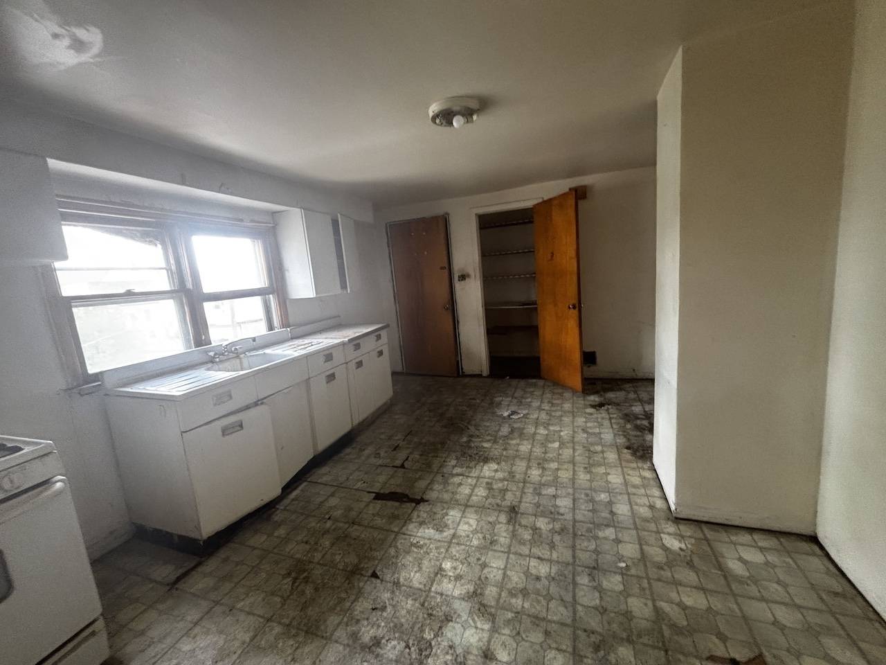 Chicago, IL 60617,3505 E 95th ST