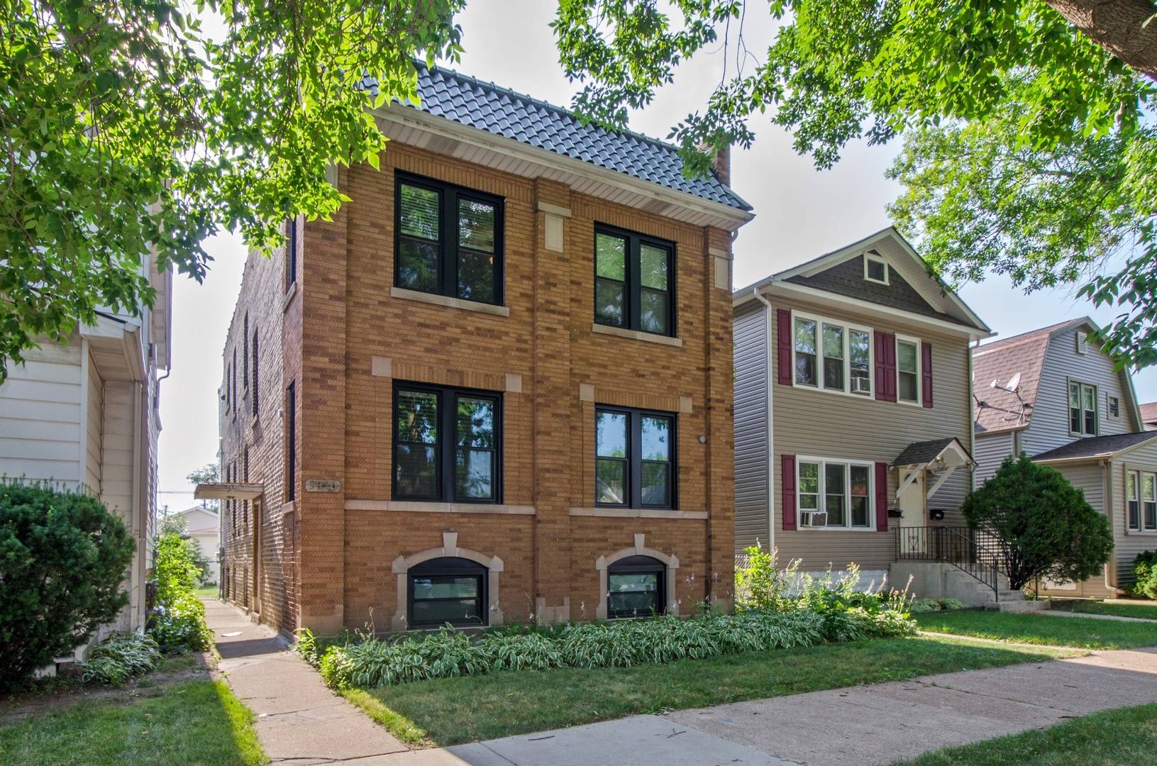 Chicago, IL 60630,5310 N Luna AVE #1