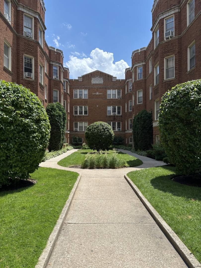 Oak Park, IL 60302,607 Washington BLVD #3N