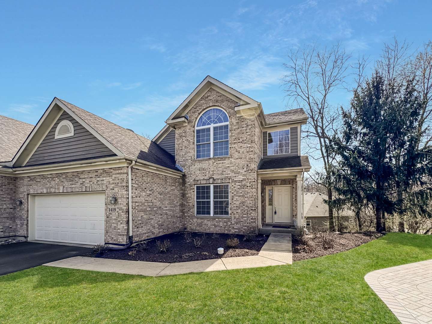 Woodstock, IL 60098,1419 White Oak LN