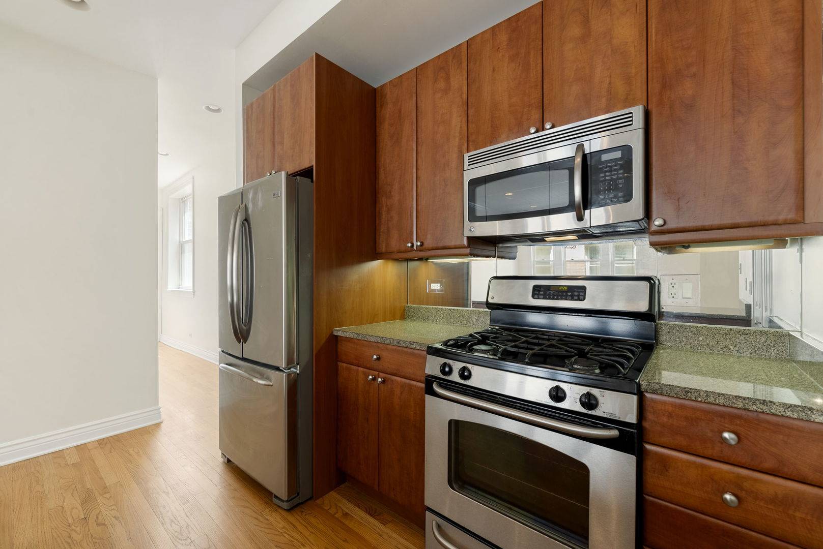 Chicago, IL 60614,2545 N CLARK ST #2