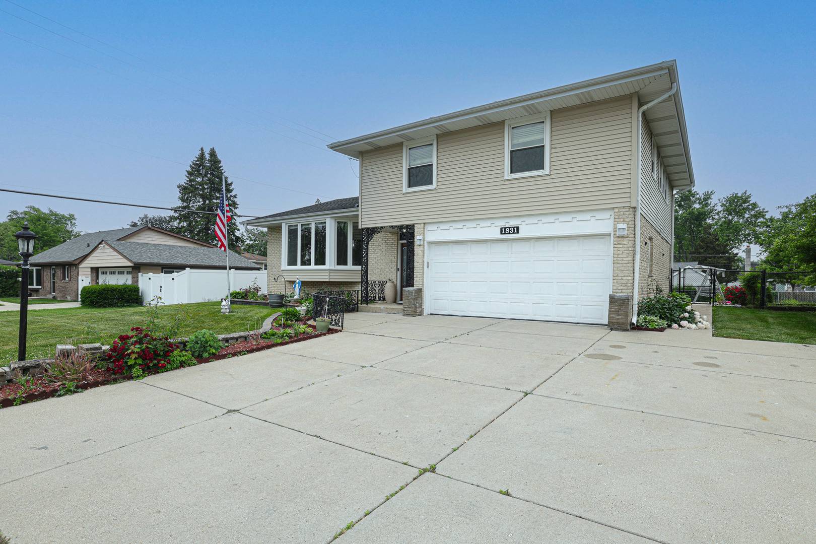 Mount Prospect, IL 60056,1831 E Camp Mcdonald RD