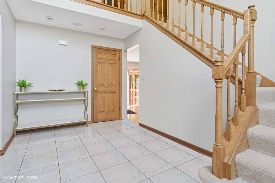 Naperville, IL 60563,970 E Amberwood CIR