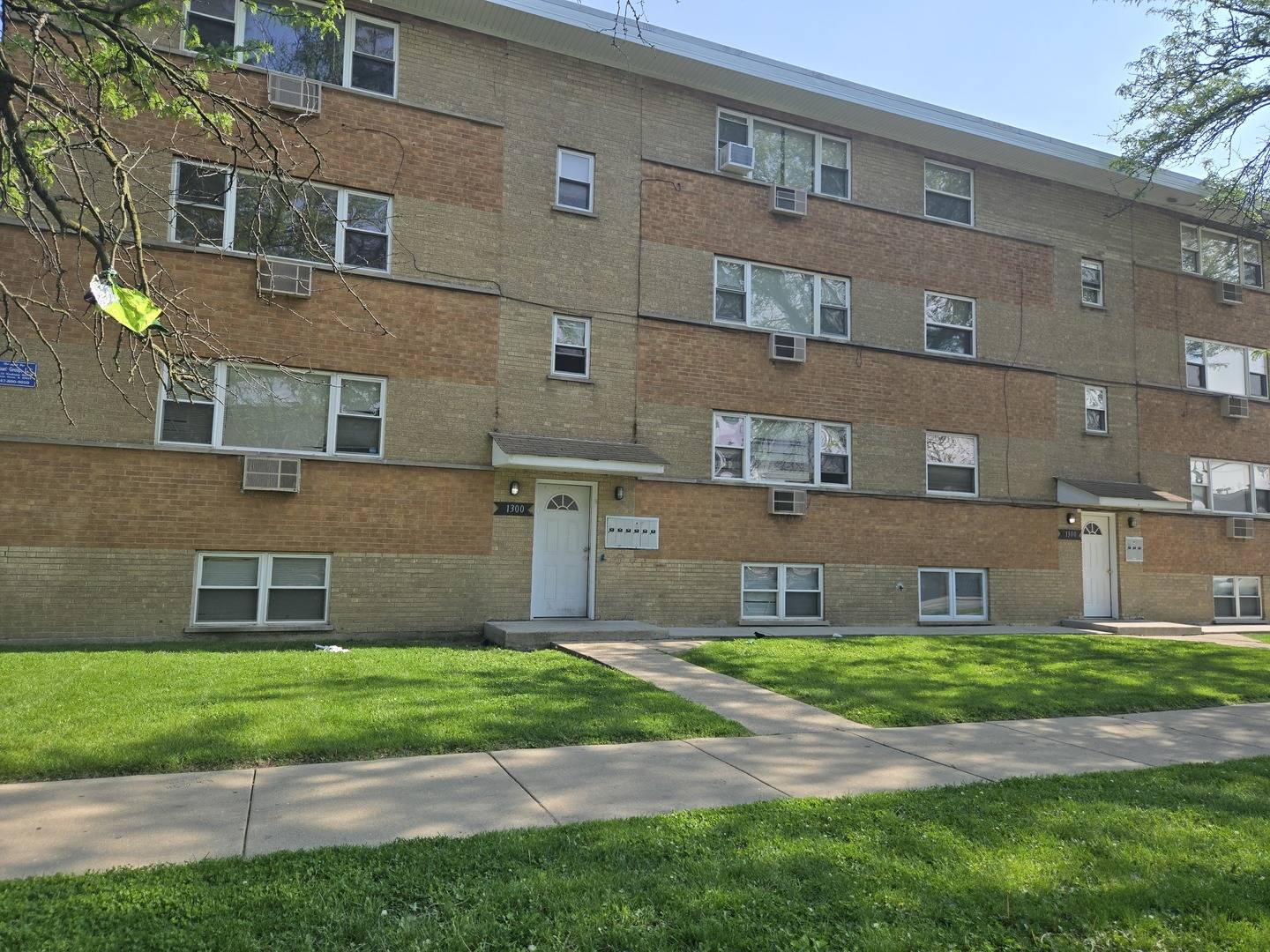 Cicero, IL 60804,1300 S 51st CT #102