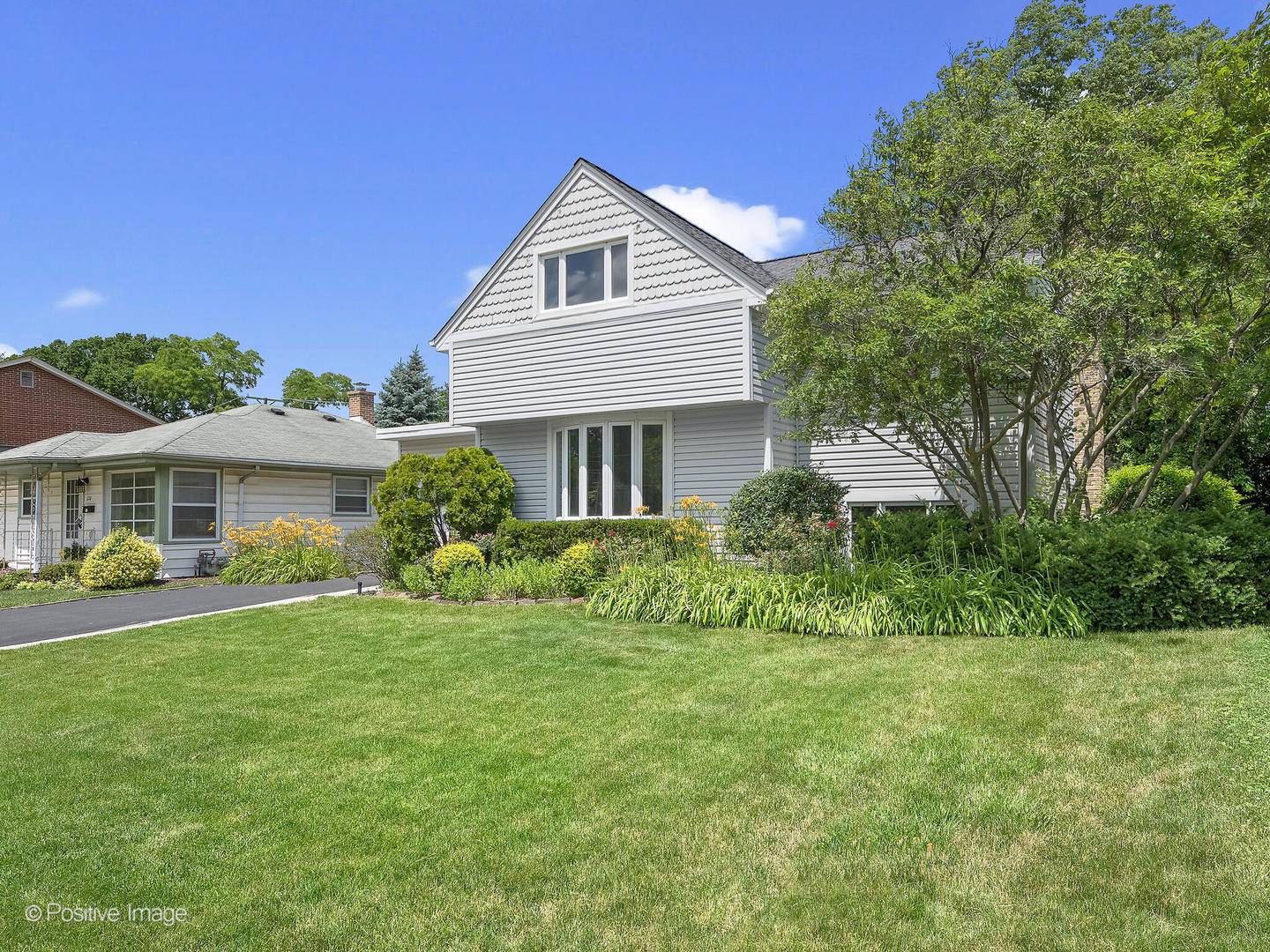 Clarendon Hills, IL 60514,118 Burlington AVE