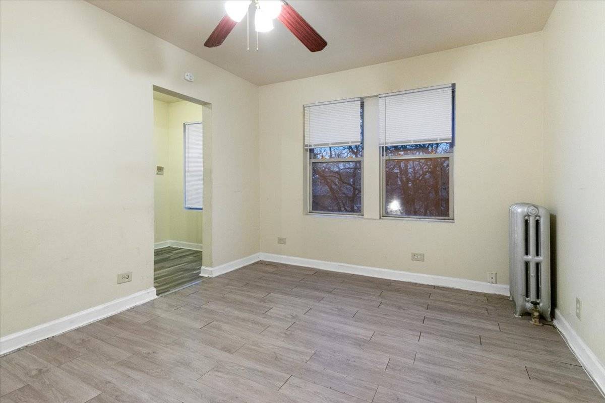 Chicago, IL 60649,7827 S South Shore DR #407