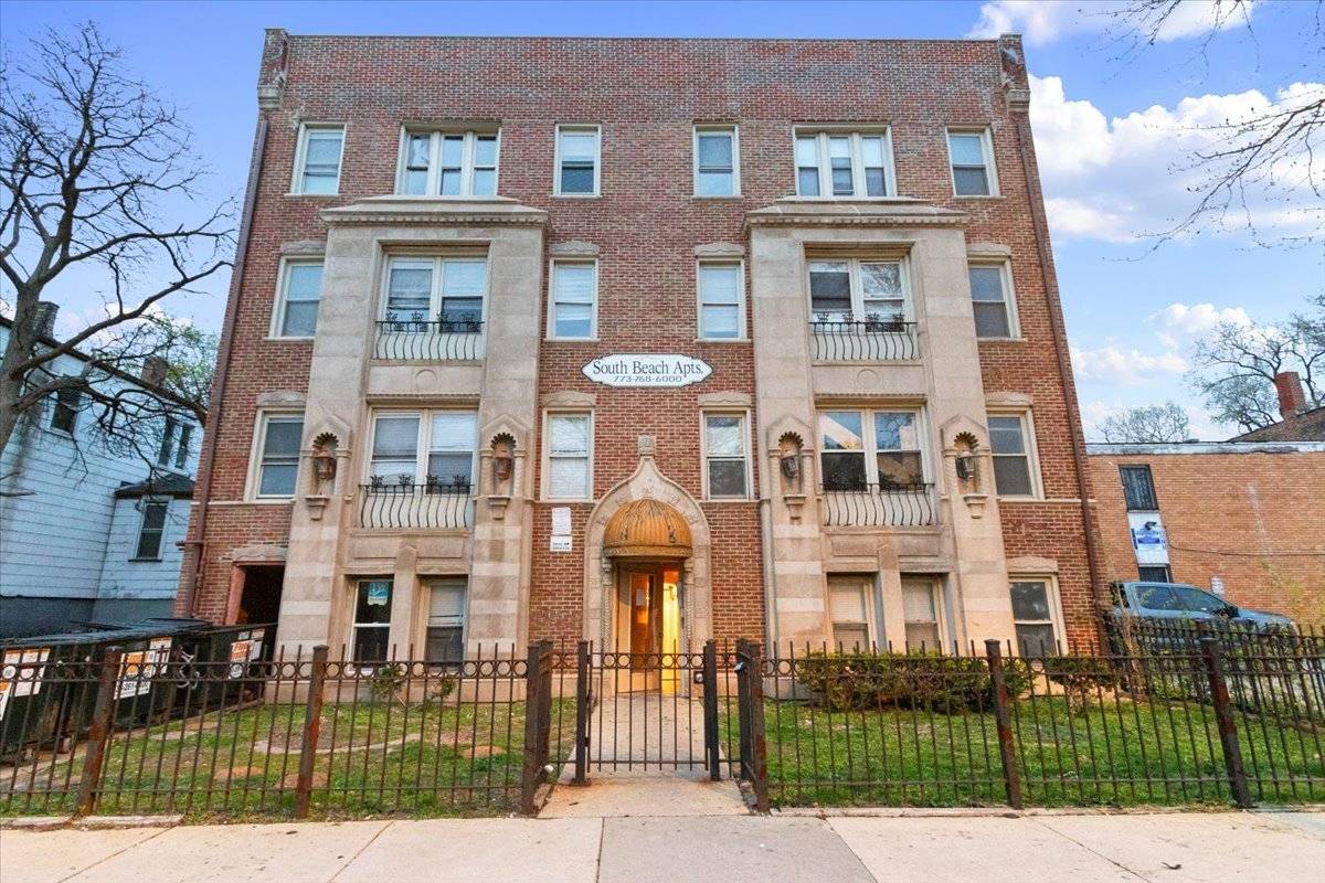 Chicago, IL 60649,7827 S South Shore DR #407