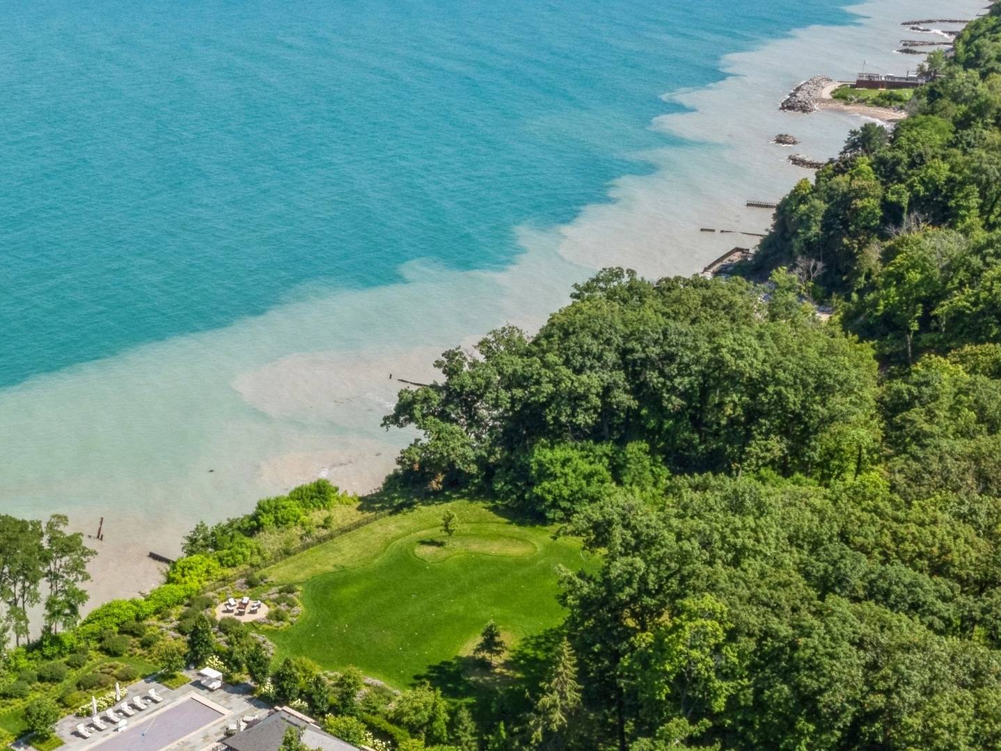 Lake Bluff, IL 60044,700 Forest Cove RD